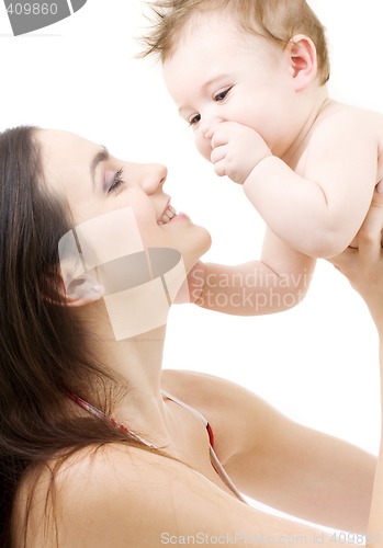 Image of blue-eyed baby in mother hands