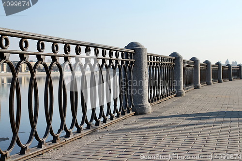 Image of  embankment  fencing perspective view