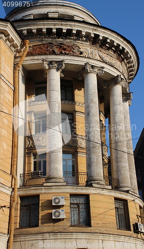 Image of  house with a rotunda