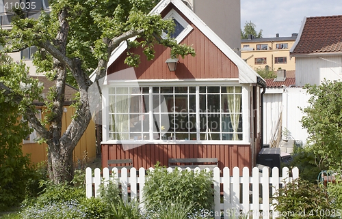 Image of Small wooden house.