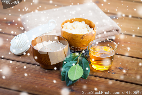 Image of himalayan pink salt, body scrub, brush and honey