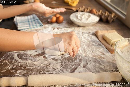 Image of Cooker is making dough.