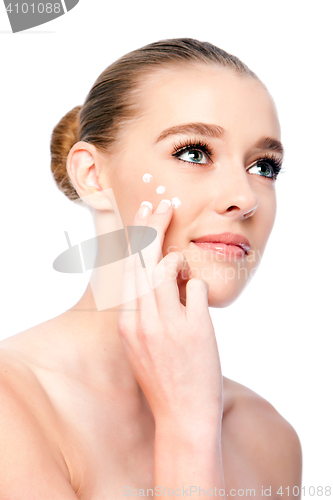 Image of Moisturizing facial beauty skincare treatment