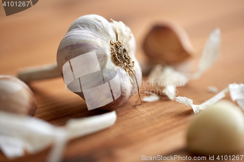Image of close up of garlic on wooden table
