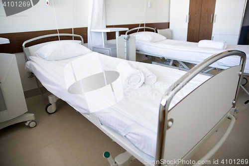 Image of hospital ward with clean empty beds