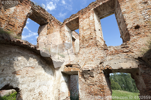 Image of the ruins of an ancient fortress