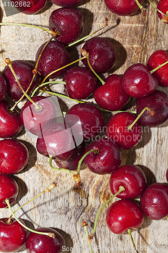 Image of juicy and ripe cherries.