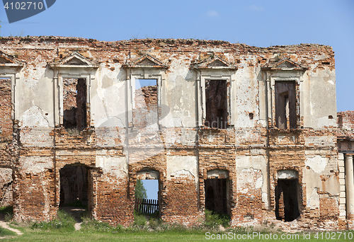 Image of the ruins of an ancient fortress