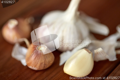 Image of close up of garlic on wooden table