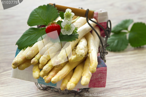 Image of White asparagus in a Basket