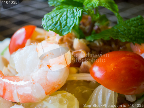 Image of Shrimp and pomelo salad