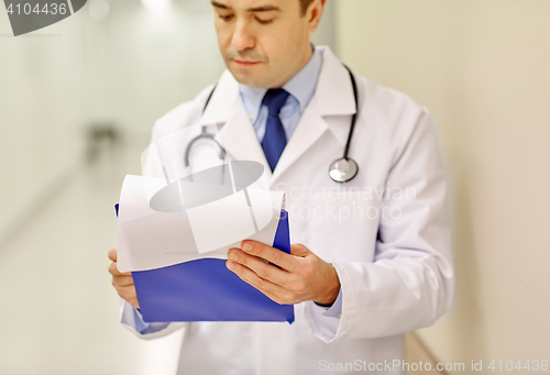 Image of close up of doctor with clipboard at hospital