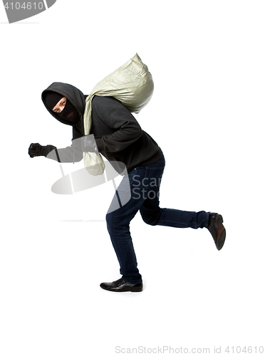 Image of Thief escapes with full bag