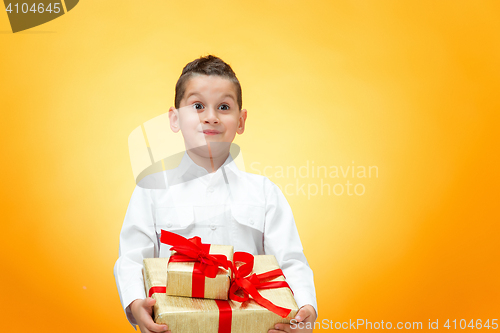 Image of The boy with gift box