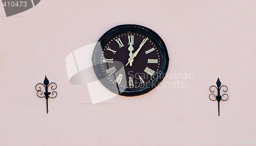 Image of clock on wall