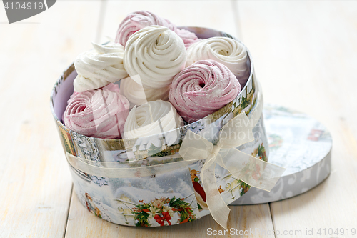 Image of Marshmallows in a gift box closeup.