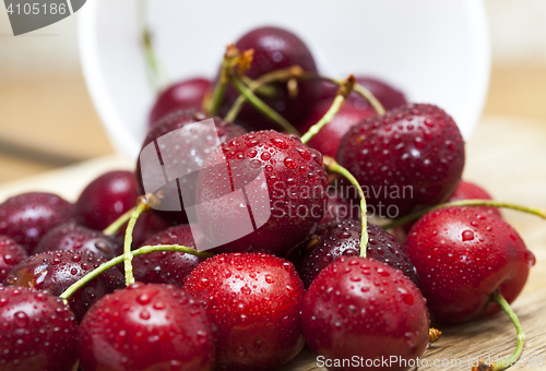 Image of maroon ripe cherries