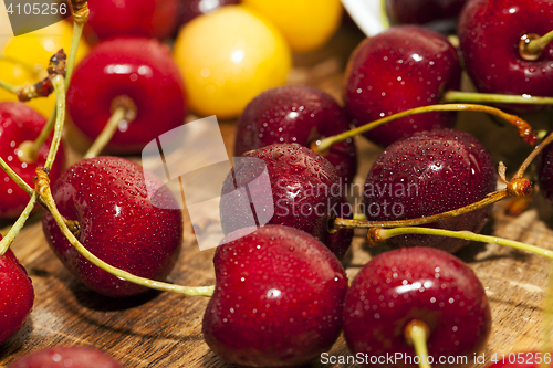 Image of juicy and ripe cherries.