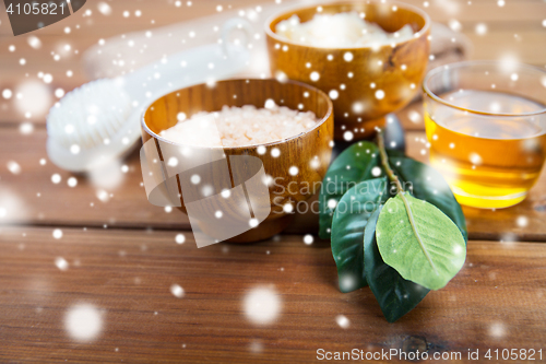 Image of himalayan pink salt, honey and bath stuff