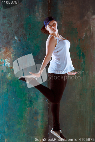 Image of The women dancing hip hop choreography