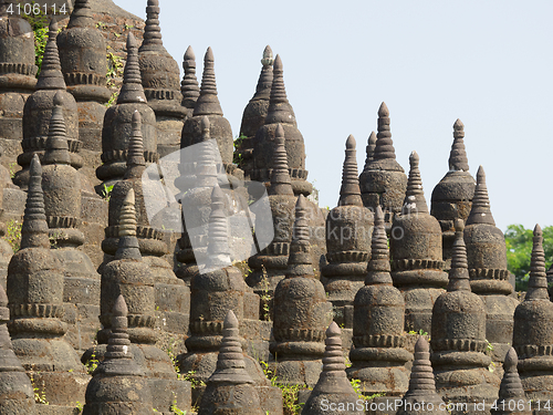 Image of The Koe-Thaung temple in Mrauk U, Myanmar