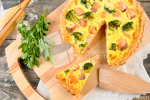 Image of delicious pie with salmon and broccoli