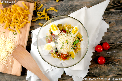 Image of fresh salad whith pasta and olives