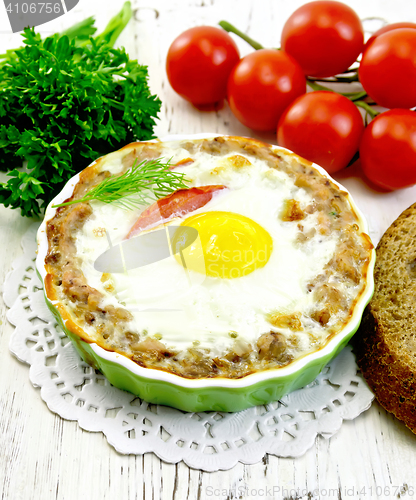 Image of Tartlet meat with egg in pan on light board