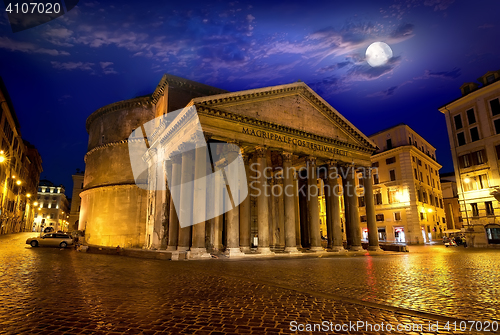 Image of Moon over pantheon in Rome