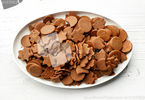 Image of freshly baked gingerbreads on white plate