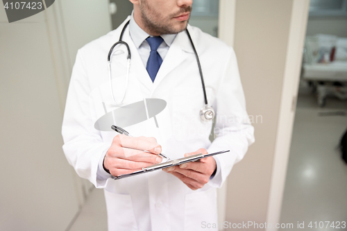 Image of close up of doctor with clipboard at hospital