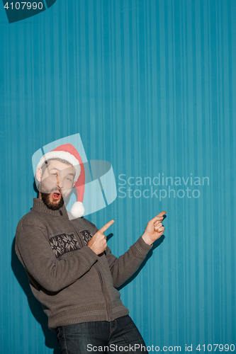 Image of Smiling christmas man wearing a santa hat