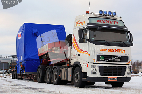 Image of White Volvo FH16 Semi Oversize Load Transport in Winter