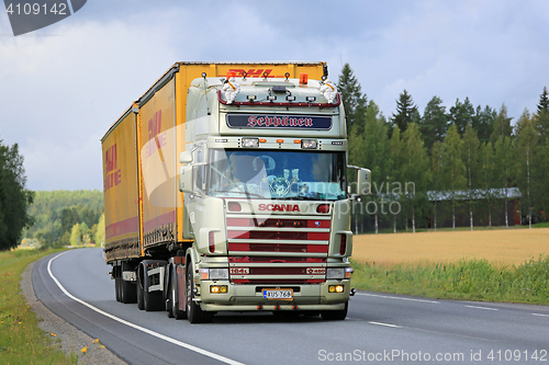 Image of Gold Scania 164L 480 Seppanen on the Road