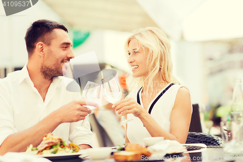 Image of happy couple clinking glasses at restaurant lounge