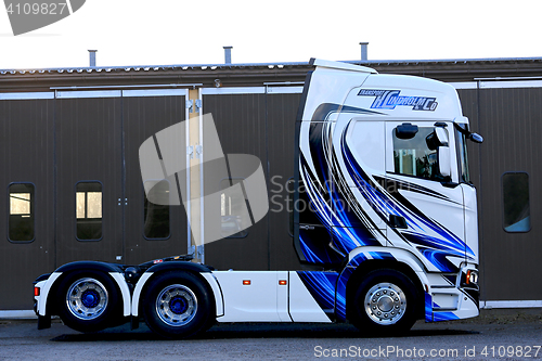 Image of Pinstripe Design on Next Generation Scania S500 Truck