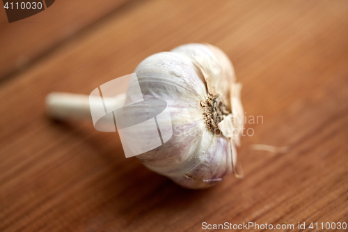 Image of close up of garlic on wooden table