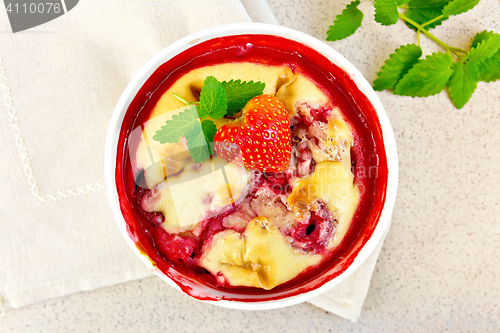 Image of Pudding strawberry in bowl on table top