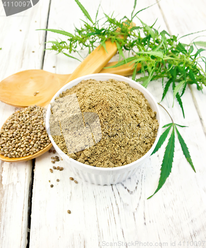 Image of Flour hemp in bowl with spoon and leaf on board