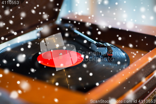 Image of close up of vintage record player with vinyl disc