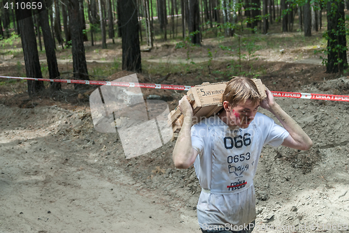 Image of Athlete carries out exercise Transfer of boxes