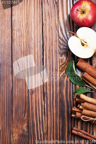Image of apples with cinnamon