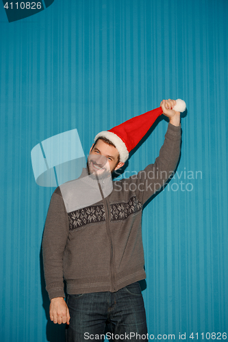Image of Smiling christmas man wearing a santa hat
