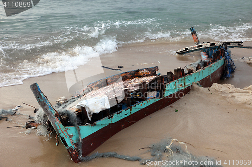 Image of Damaged boat on the beach