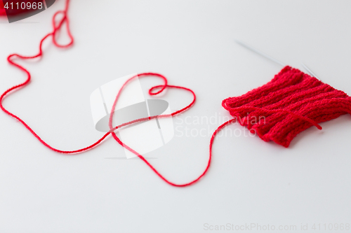 Image of knitting needles and thread in heart shape