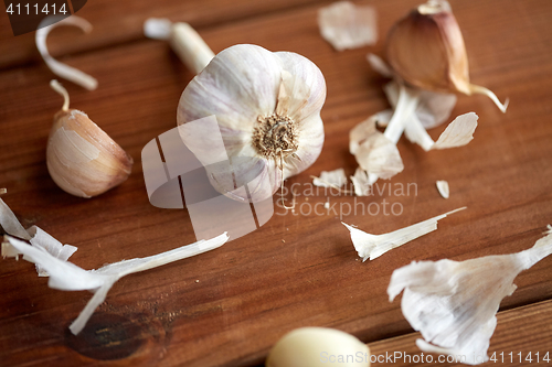 Image of close up of garlic on wooden table