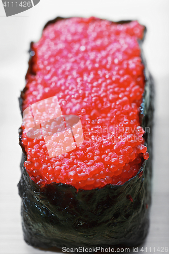 Image of Pink roe sushi