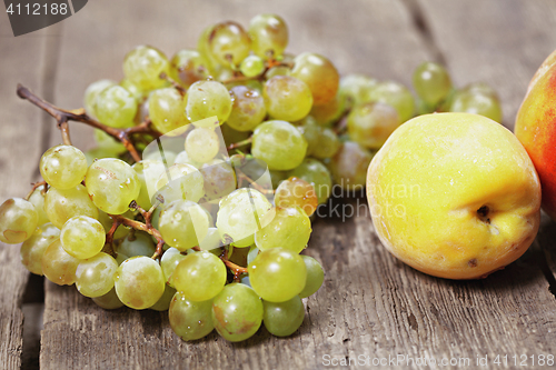 Image of Grapes and peaches