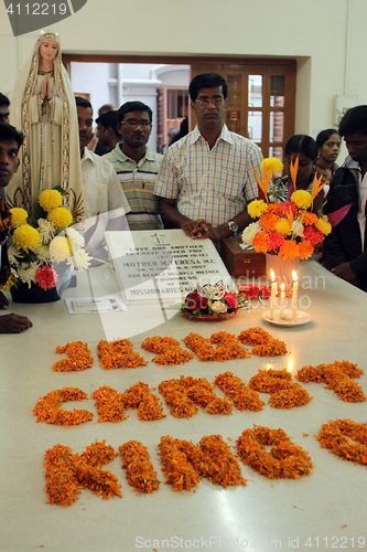 Image of Pilgrims pray beside the tomb of Mother Teresa in Kolkata, West Bengal, India 