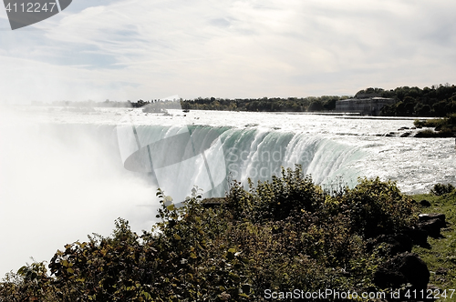 Image of Niagara falls, Canadian site.